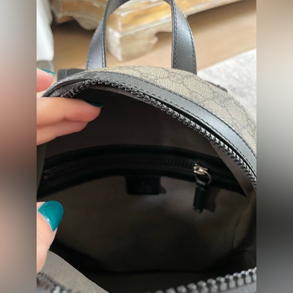 Gucci GG Supreme Backpack - Picture 2 of 4